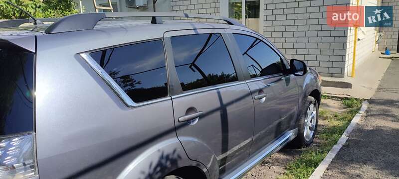 Внедорожник / Кроссовер Mitsubishi Outlander XL 2011 в Смеле