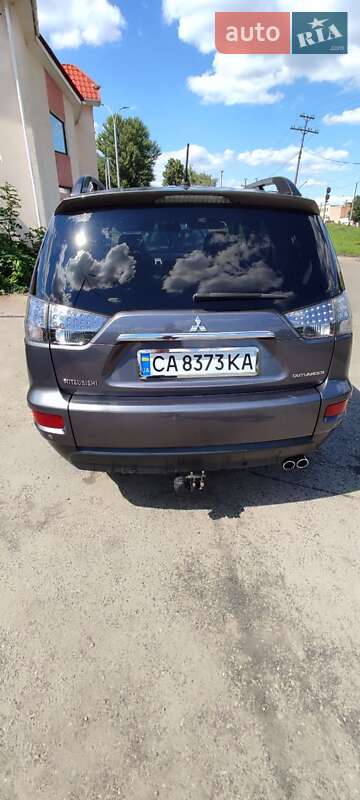 Внедорожник / Кроссовер Mitsubishi Outlander XL 2011 в Смеле