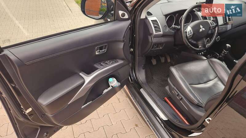 Внедорожник / Кроссовер Mitsubishi Outlander XL 2010 в Днепре