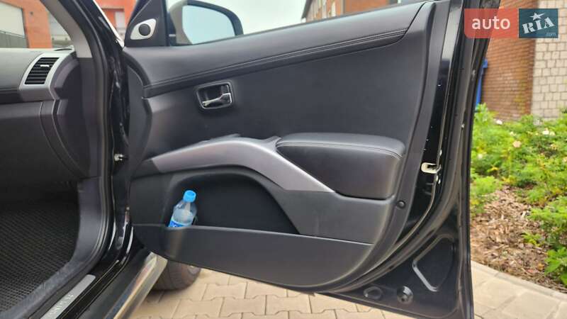 Внедорожник / Кроссовер Mitsubishi Outlander XL 2010 в Днепре