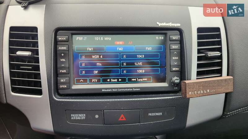 Внедорожник / Кроссовер Mitsubishi Outlander XL 2010 в Днепре