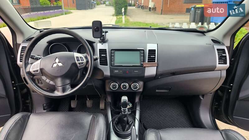 Внедорожник / Кроссовер Mitsubishi Outlander XL 2010 в Днепре