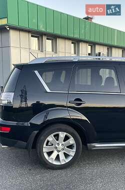 Внедорожник / Кроссовер Mitsubishi Outlander XL 2010 в 