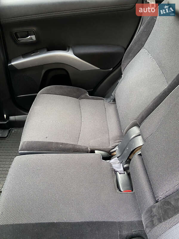 Внедорожник / Кроссовер Mitsubishi Outlander XL 2010 в Дрогобыче