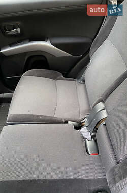 Внедорожник / Кроссовер Mitsubishi Outlander XL 2010 в 