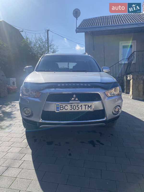 Mitsubishi Outlander XL 2011