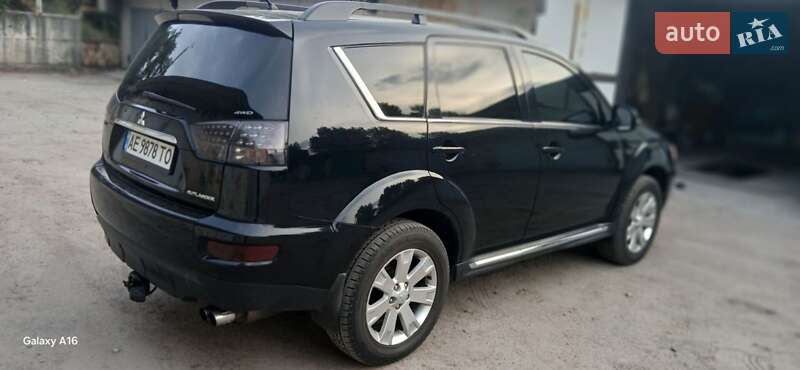 Позашляховик / Кросовер Mitsubishi Outlander XL 2011 в Кам'янському