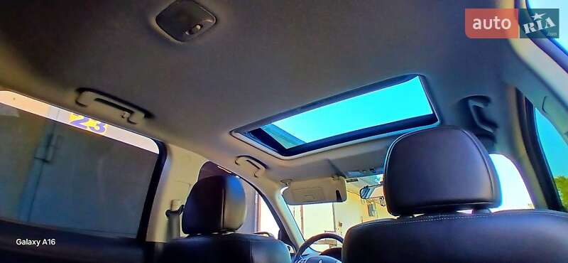 Позашляховик / Кросовер Mitsubishi Outlander XL 2011 в Кам'янському