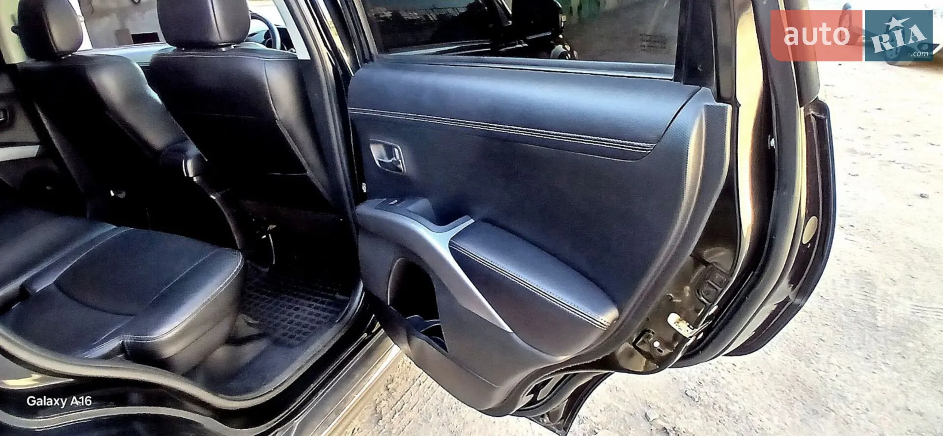 2011 Mitsubishi Outlander - мініатюра 14