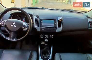 Внедорожник / Кроссовер Mitsubishi Outlander XL 2011 в 