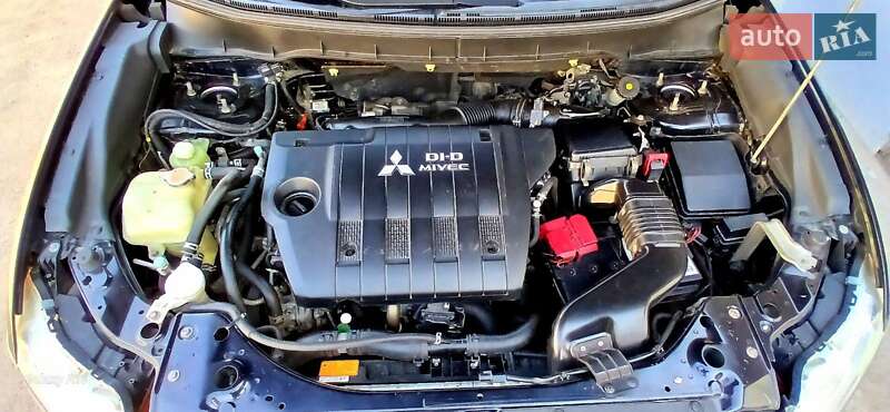 Позашляховик / Кросовер Mitsubishi Outlander XL 2011 в Кам'янському