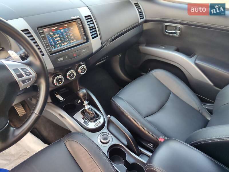 Внедорожник / Кроссовер Mitsubishi Outlander XL 2010 в Киеве