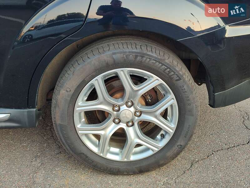 Внедорожник / Кроссовер Mitsubishi Outlander XL 2010 в Киеве