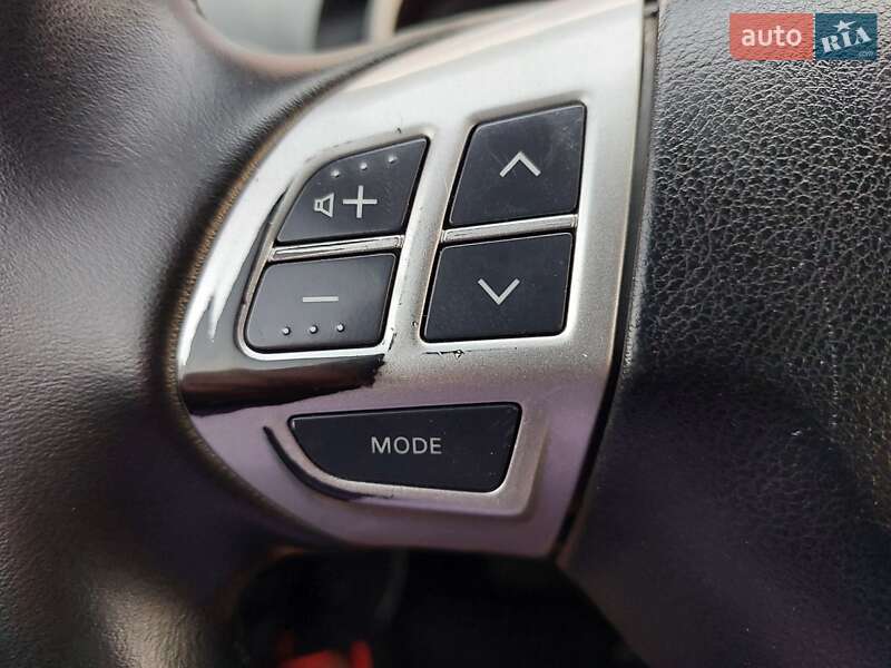Внедорожник / Кроссовер Mitsubishi Outlander XL 2008 в Киеве