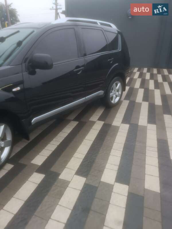 Внедорожник / Кроссовер Mitsubishi Outlander XL 2008 в Городке