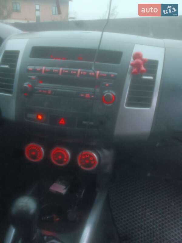 Внедорожник / Кроссовер Mitsubishi Outlander XL 2008 в Городке