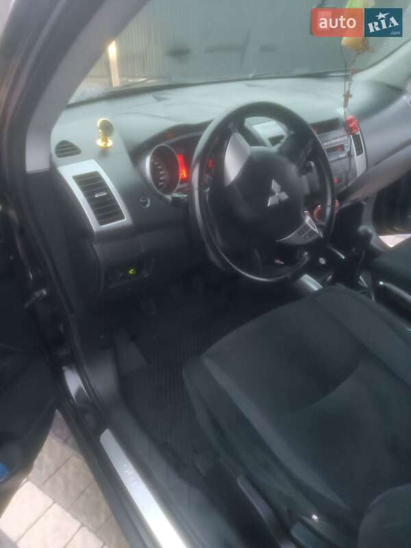 Внедорожник / Кроссовер Mitsubishi Outlander XL 2008 в Городке