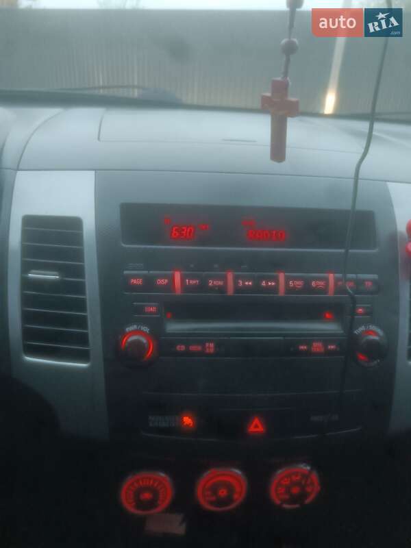 Внедорожник / Кроссовер Mitsubishi Outlander XL 2008 в Городке