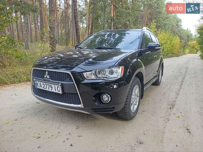 Внедорожник / Кроссовер Mitsubishi Outlander XL 2010 в 