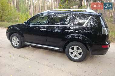 Внедорожник / Кроссовер Mitsubishi Outlander XL 2010 в 