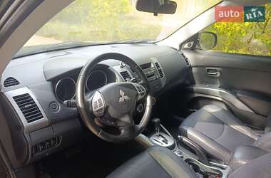 Внедорожник / Кроссовер Mitsubishi Outlander XL 2010 в 