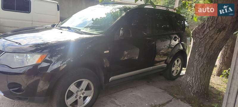 Позашляховик / Кросовер Mitsubishi Outlander XL 2009 в Дніпрі