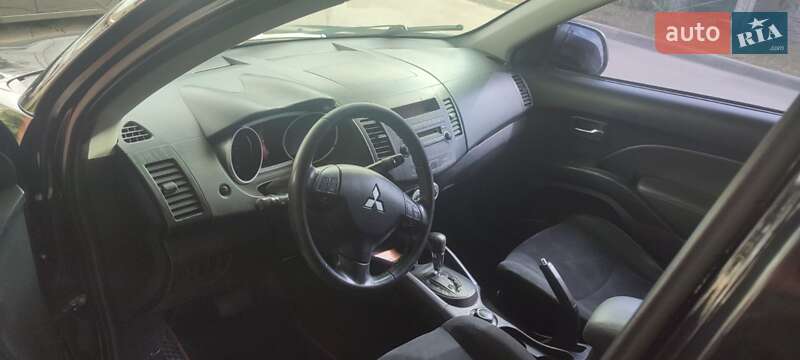 Позашляховик / Кросовер Mitsubishi Outlander XL 2009 в Дніпрі