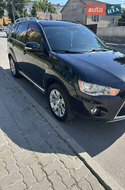 Внедорожник / Кроссовер Mitsubishi Outlander XL 2010 в 