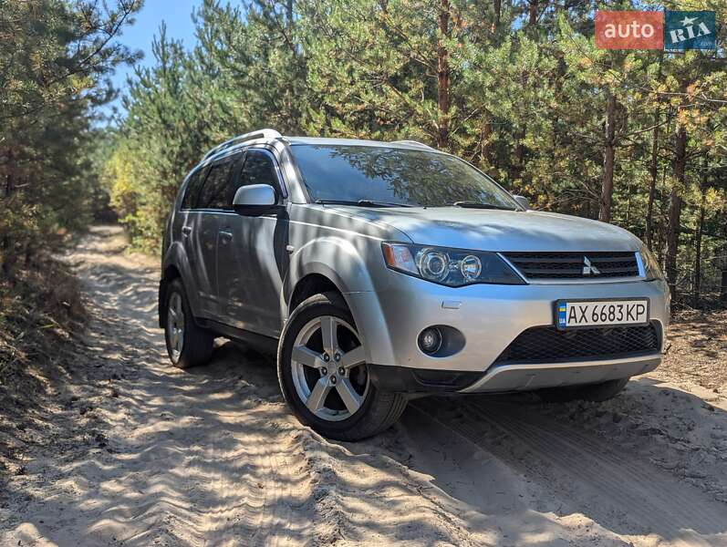 Внедорожник / Кроссовер Mitsubishi Outlander XL 2007 в 