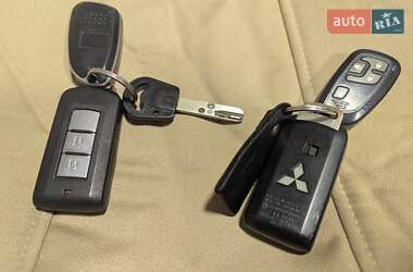Внедорожник / Кроссовер Mitsubishi Outlander XL 2007 в 