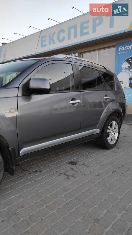 Внедорожник / Кроссовер Mitsubishi Outlander XL 2008 в Самборе