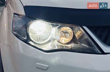 Позашляховик / Кросовер Mitsubishi Outlander XL 2010 в 
