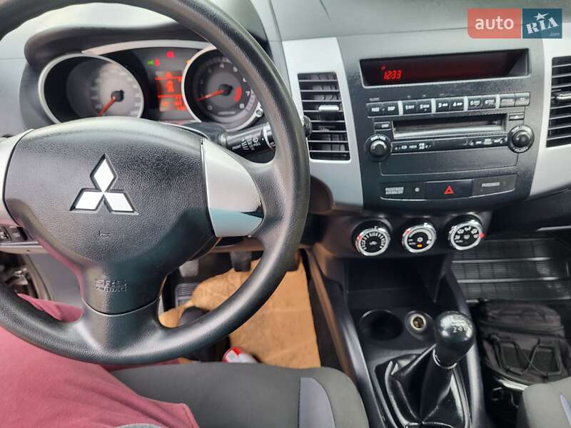 Внедорожник / Кроссовер Mitsubishi Outlander XL 2010 в Хмельницком