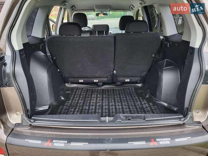 Внедорожник / Кроссовер Mitsubishi Outlander XL 2010 в Хмельницком