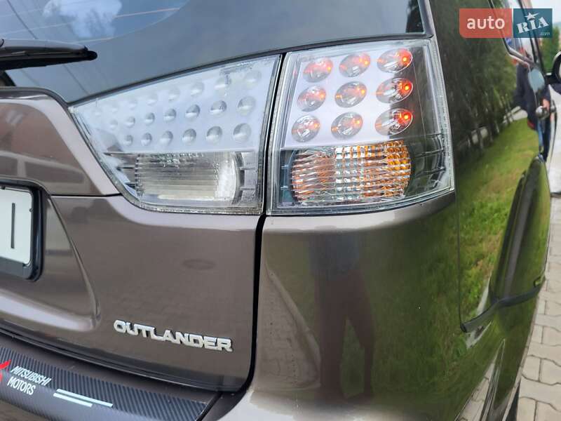 Внедорожник / Кроссовер Mitsubishi Outlander XL 2010 в Хмельницком
