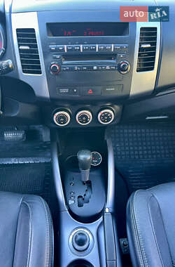 Внедорожник / Кроссовер Mitsubishi Outlander XL 2006 в 