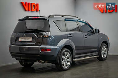 Позашляховик / Кросовер Mitsubishi Outlander XL 2010 в 