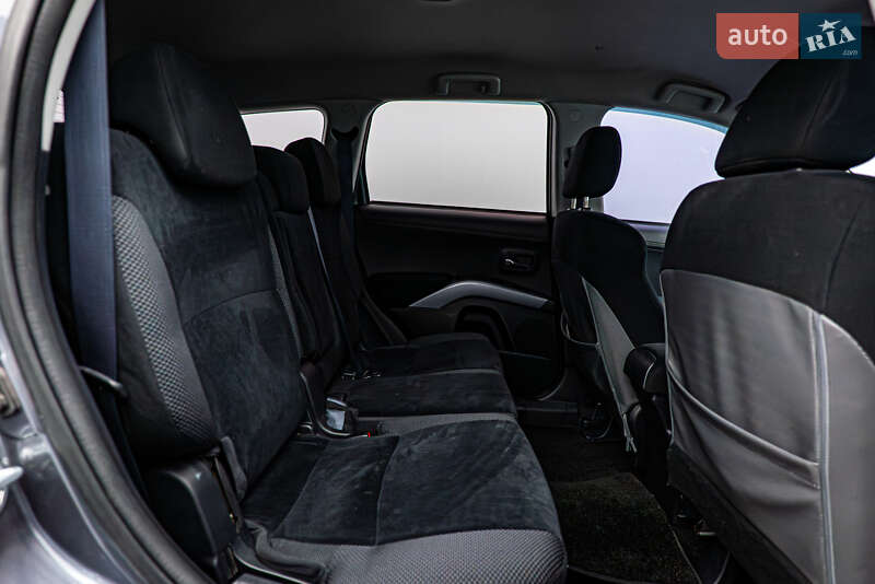 Внедорожник / Кроссовер Mitsubishi Outlander XL 2010 в Киеве