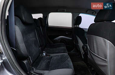Позашляховик / Кросовер Mitsubishi Outlander XL 2010 в 