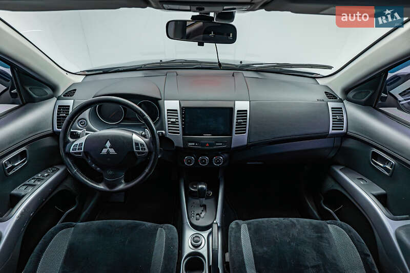 Внедорожник / Кроссовер Mitsubishi Outlander XL 2010 в Киеве