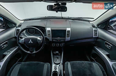 Позашляховик / Кросовер Mitsubishi Outlander XL 2010 в 