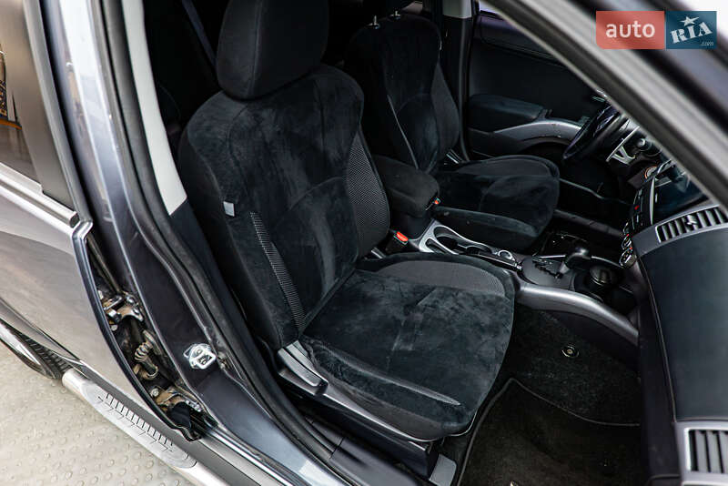 Внедорожник / Кроссовер Mitsubishi Outlander XL 2010 в Киеве