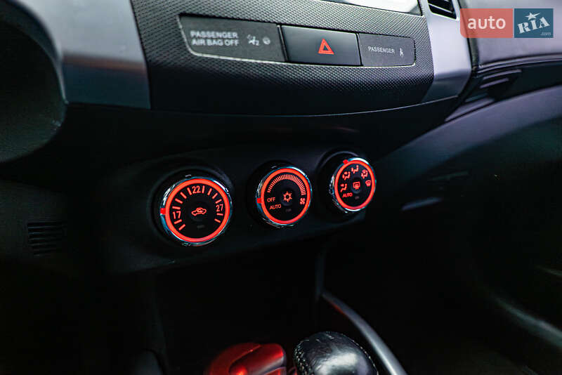 Внедорожник / Кроссовер Mitsubishi Outlander XL 2010 в Киеве