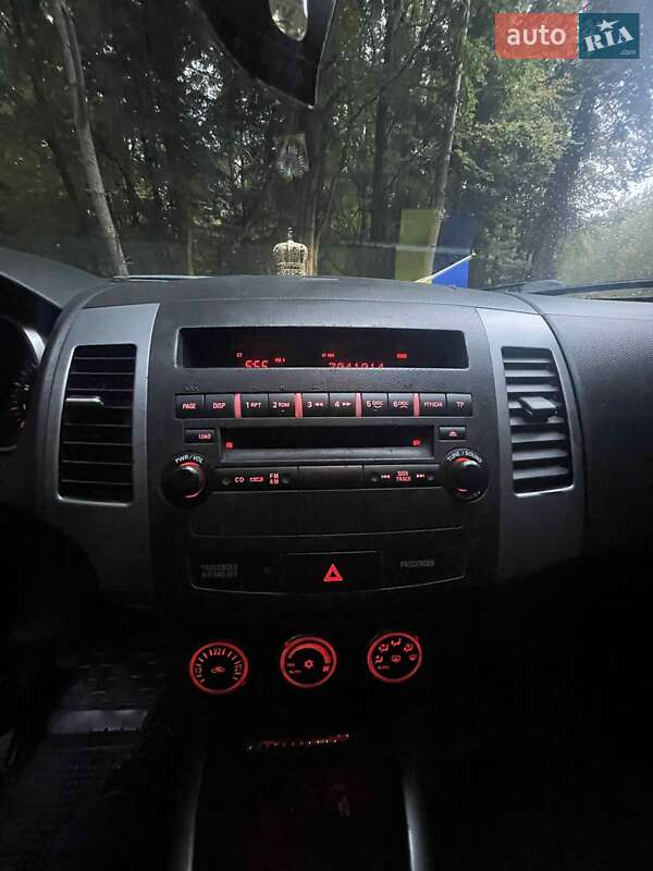 Внедорожник / Кроссовер Mitsubishi Outlander XL 2008 в Бориславе