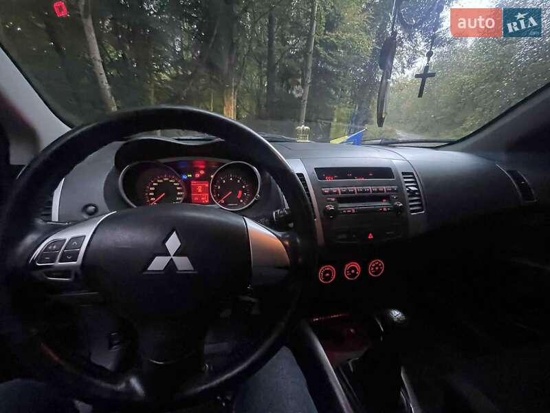 Внедорожник / Кроссовер Mitsubishi Outlander XL 2008 в Бориславе