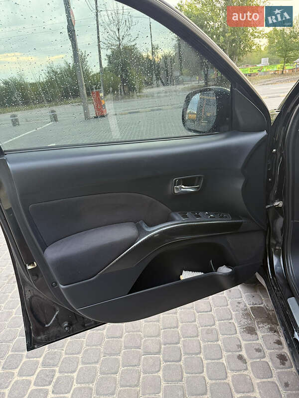 Внедорожник / Кроссовер Mitsubishi Outlander XL 2008 в Каменском