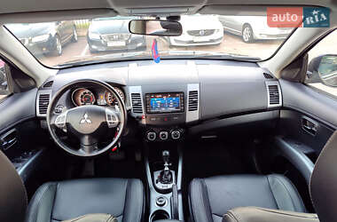 Внедорожник / Кроссовер Mitsubishi Outlander XL 2010 в 