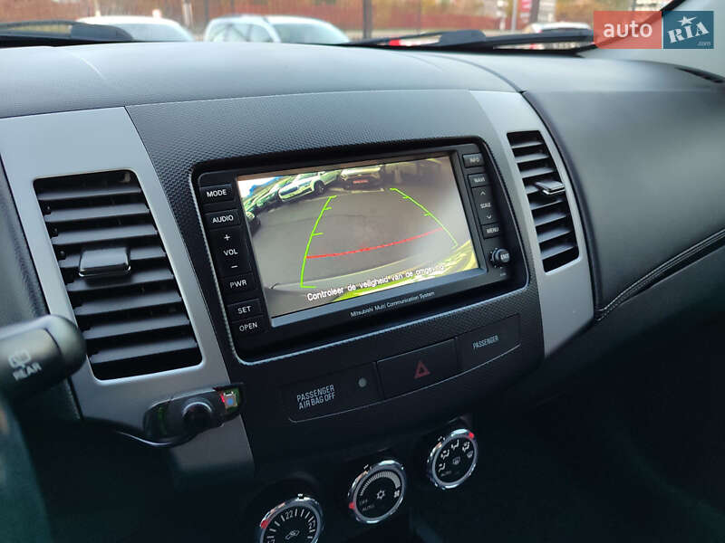 Позашляховик / Кросовер Mitsubishi Outlander XL 2010 в Києві