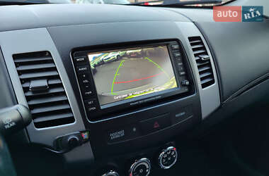Внедорожник / Кроссовер Mitsubishi Outlander XL 2010 в 