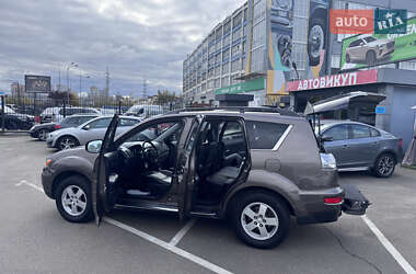 Внедорожник / Кроссовер Mitsubishi Outlander XL 2010 в 